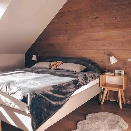 Riverside In The Heart Of Old Town Apartman